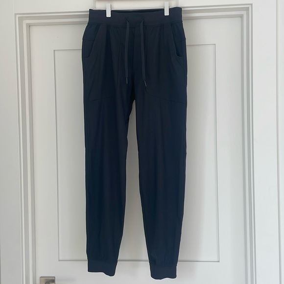 Lululemon ABC Jogger Shorter - Picture 1 of 3